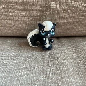 Littlest pet shop Skunk Figurine